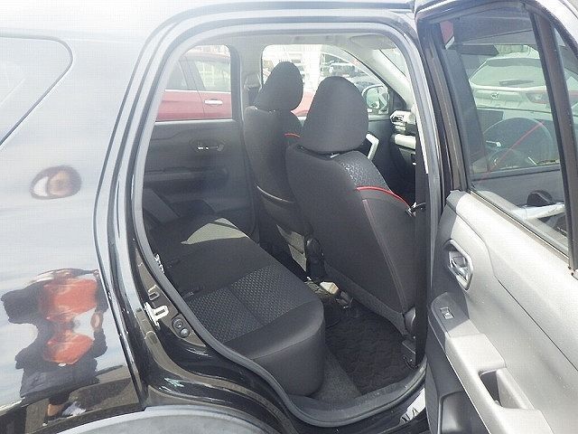 Daihatsu Rocky, салон