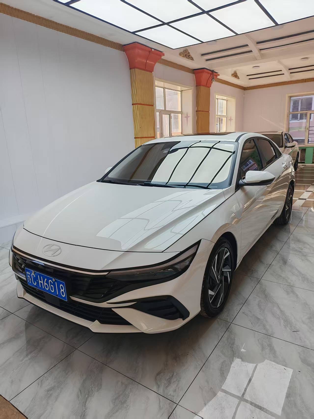 Hyundai Elantra, вид спереди