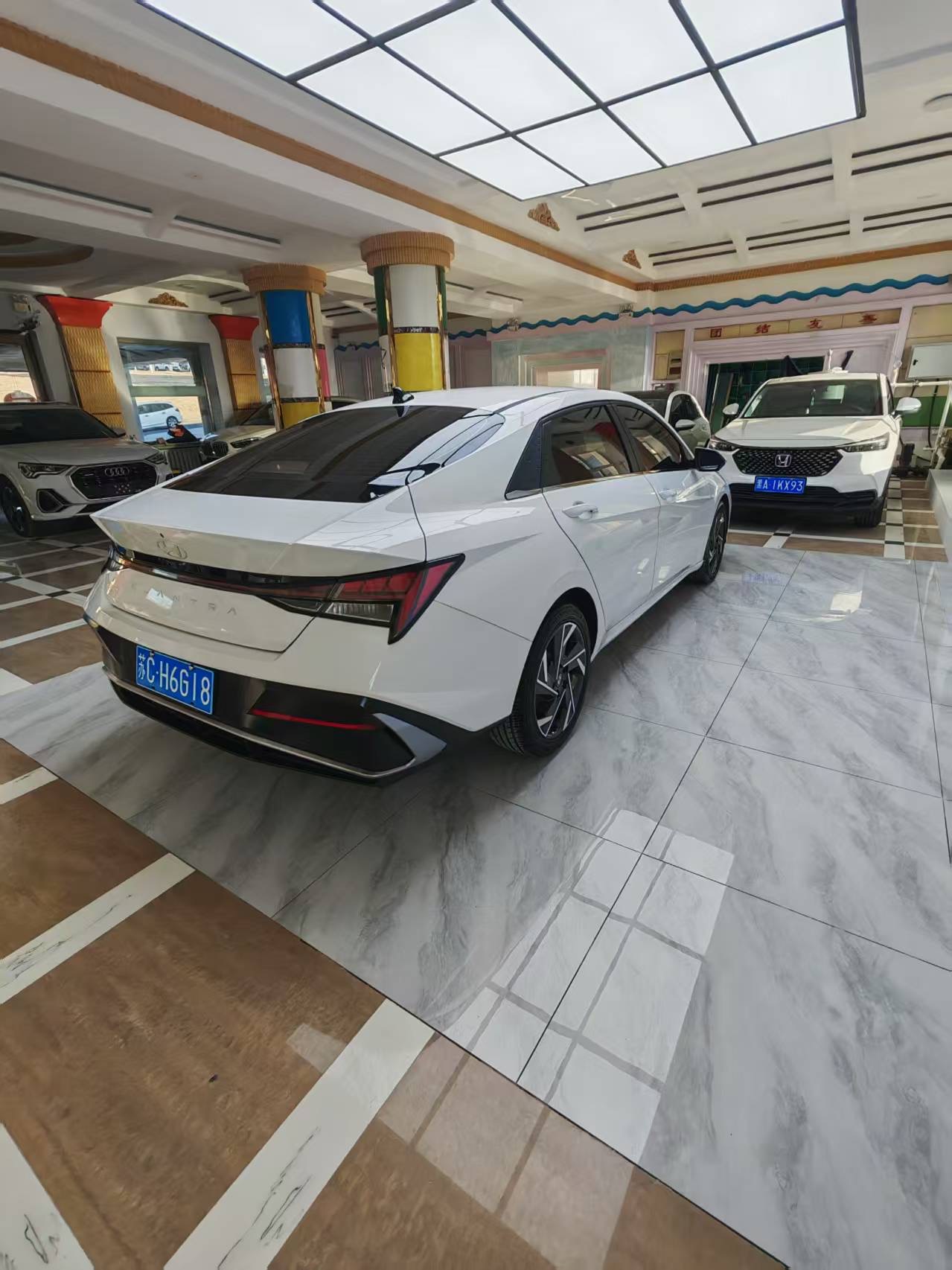 Hyundai Elantra, вид сзади
