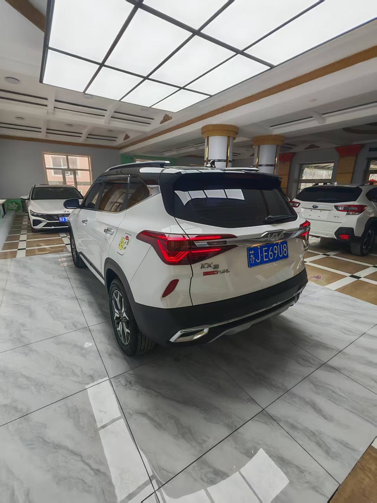 Kia KX3, вид сзади