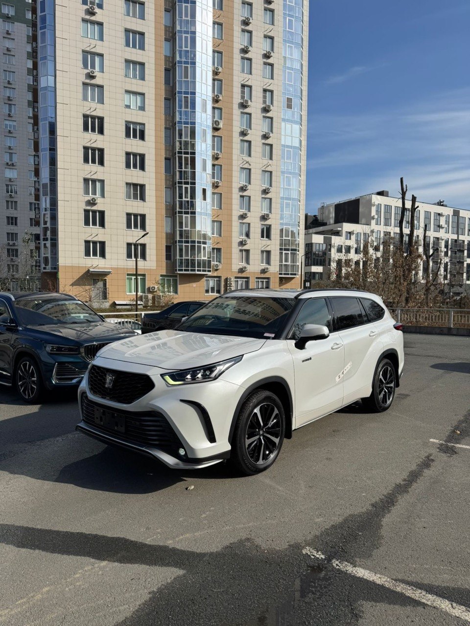 Toyota Crown Kluger, вид спереди